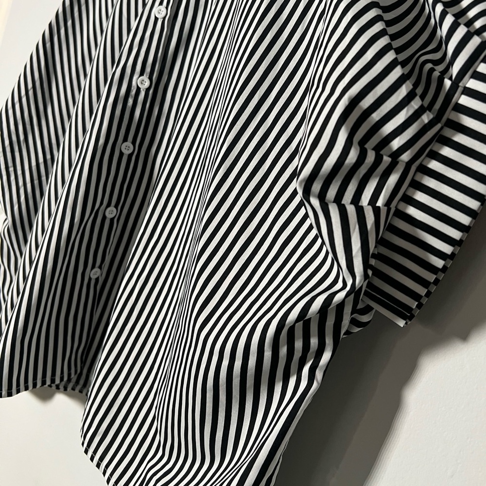 3/$10 πΈ Shein Black and White Striped Button Up Top Large Dolman Sleeves - Picture 6 of 8
